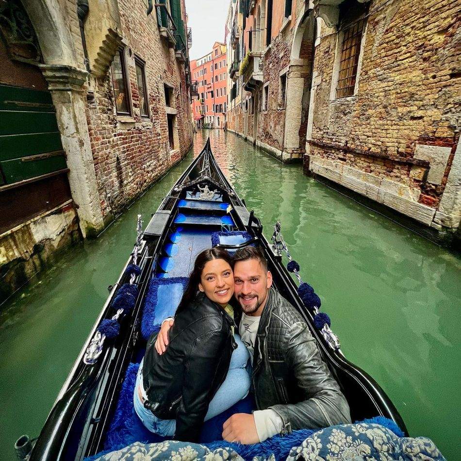 Vlad Gherman a cerut-o în căsătorie pe iubita sa! Reacția Oanei Moșneagu: O stagiune promisă pe viață...