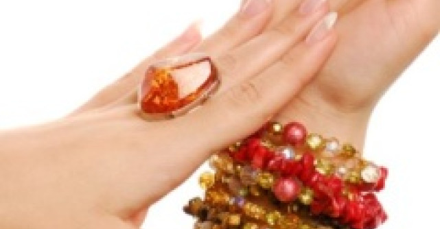 4 stiluri vestimentare,  4 modele de manichiura