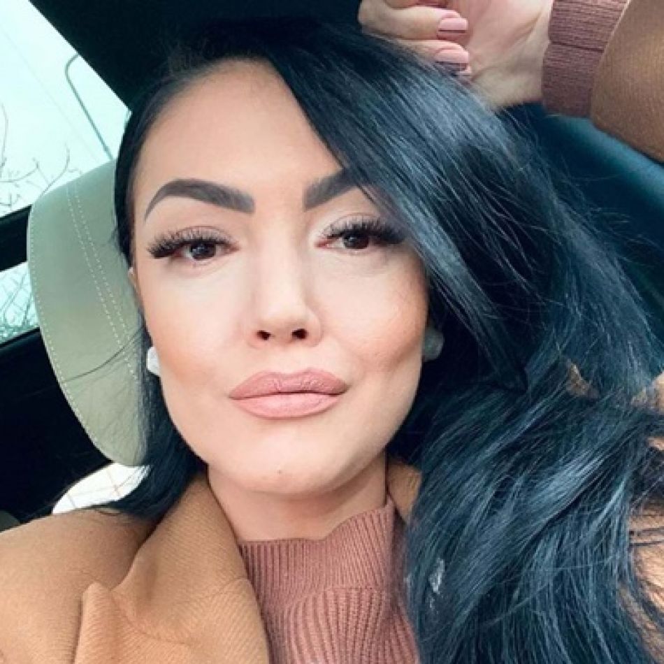 Decizia neobișnuită luată de Andreea Mantea! Vedeta tv și-a lipit buletinul de mașină