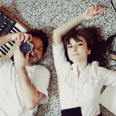 Moonlight Breakfast lansează single-ul ”Dancing (Like Nobody’s Watching)”