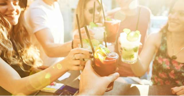 Surprinde-ți prietenii cu aceste 5 băuturi răcoritoare, perfecte pentru zilele călduroase de vară