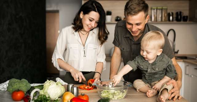 Diversificarea alimentației bebelușului: sfaturi de care să ții cont