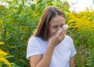 Alergia la ambrozie: cum recunoști simptomele și ce poți face pentru a respira ușurată în această toamnă