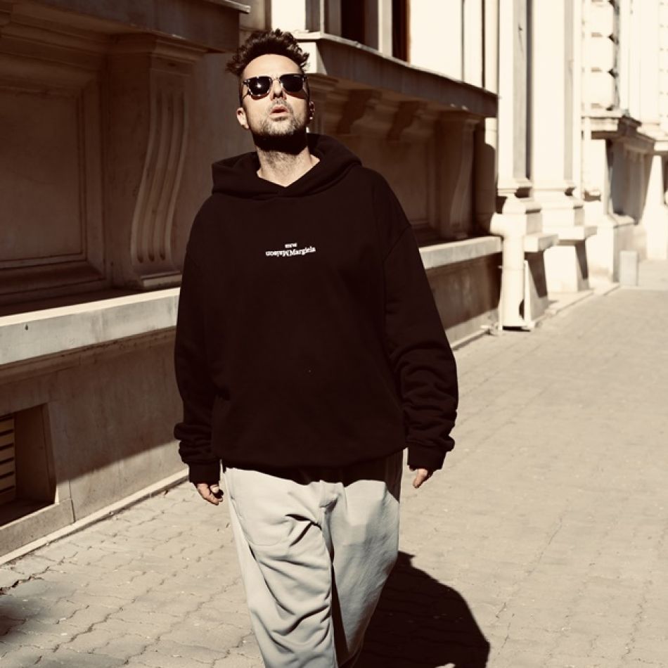 Interviu Tudor Ionescu de la FLY PROJECT:Concerte, familie, hit-uri peste hit-uri.Se anunță o vară cu mult soare pe strada lui! 