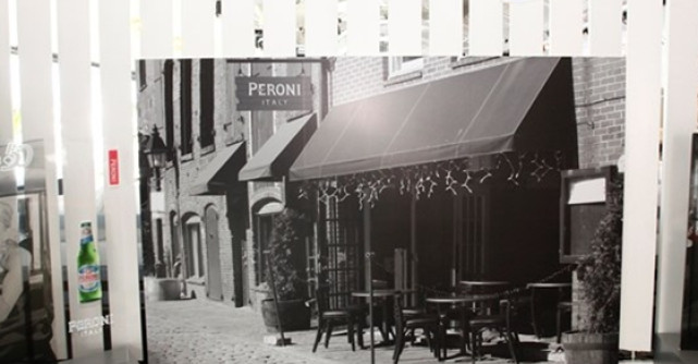 Peroni Nastro Azzurro aniverseaza 50 de ani de eleganta in stil italian 