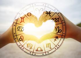 Top 3 zodii care pot găsi iubirea între 2 și 8 martie – influențe astrologice și deschideri emoționale profunde