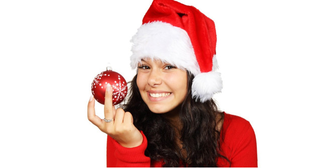 4 rochii rosii pentru o Craciunita veritabila