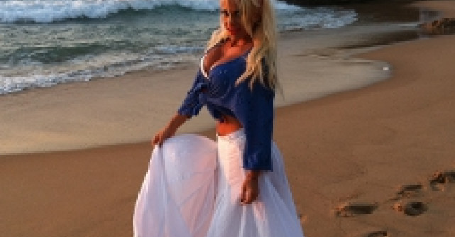 Anda Adam a filmat pe cinci continente pentru noul ei clip