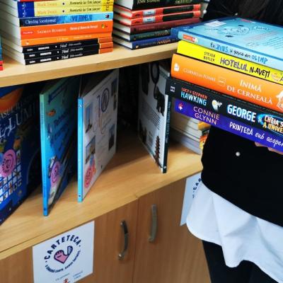 CarteTeca, ediția a 4-a: 50 de biblioteci școlare vor primi cărți noi