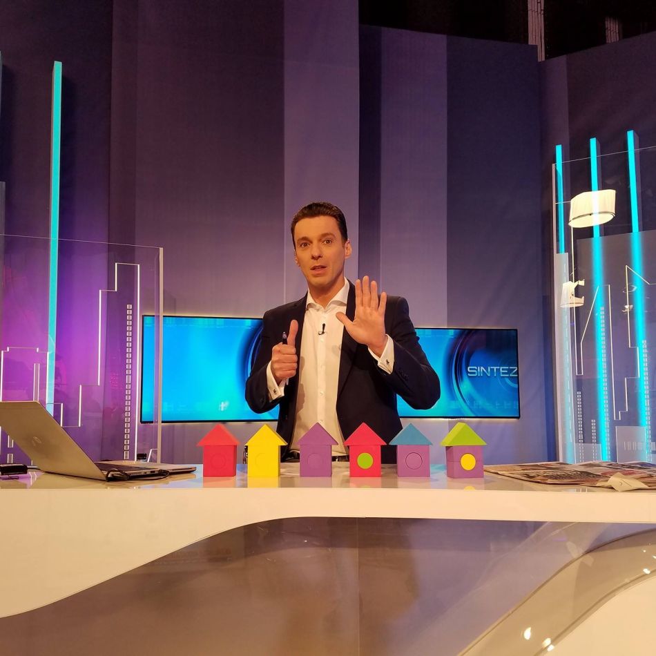 Mircea Badea, atac la adresa lui Smiley după anunțul concertului de la Cernavodă: Cu vocea aia e cântăreț?