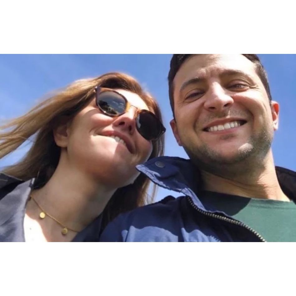 În spatele unui bărbat de succes se află o femeie puternică. Cine este Olena Zelenska, Prima Doamnă a Ucrainei?