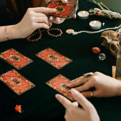 Etalare de Tarot: Ce trebuie să manifești ca să fii fericită în 2024?
