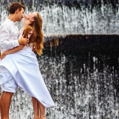 De ce femeile puternice se indragostesc atat de usor?