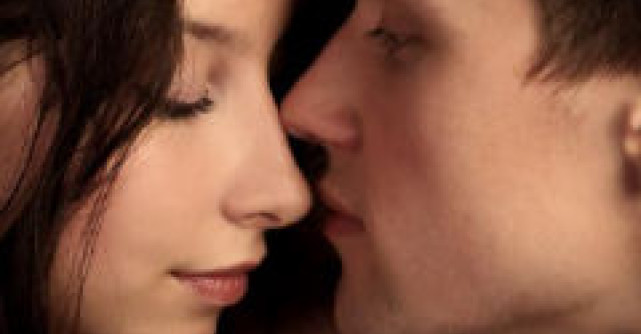 10 trucuri de incercat in pat