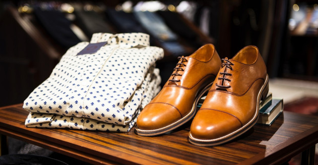 Diferența dintre outlet și second hand în comerțul cu îmbrăcăminte, încălțăminte și accesorii