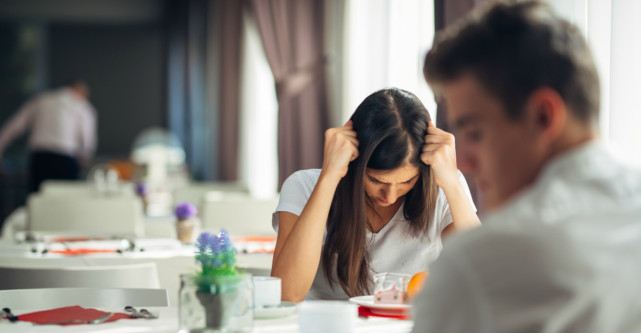 5 semne că te minte