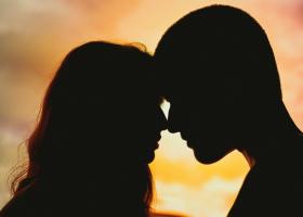 Compatibilitate Vărsător–Leu: suflete pereche sau relație karmică