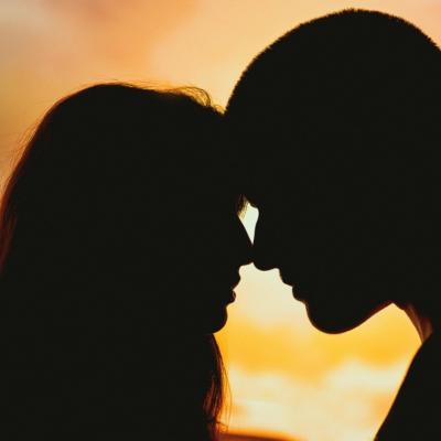 Compatibilitate Vărsător–Leu: adevărate suflete pereche sau o relație cu miză karmică profundă