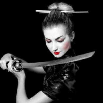 Practic: machiaj de gheisa  