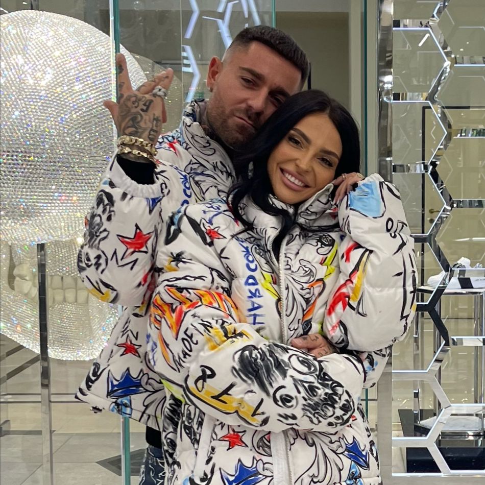 Scandal la alegeri: TJ Miles, dat afară din secția de votare – votul a fost posibil doar cu ajutorul AEP. Ce a pățit artistul