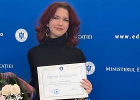 Cine este Denissa Lăbunț, eleva de 10 pe linie din Focșani cu burse la Harvard și Standford, premiată de Președintele României