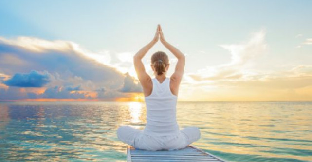 Suferi de insomnie? 6 pozitii de yoga care te ajuta sa adormi imediat