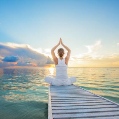 Suferi de insomnie? 6 pozitii de yoga care te ajuta sa adormi imediat