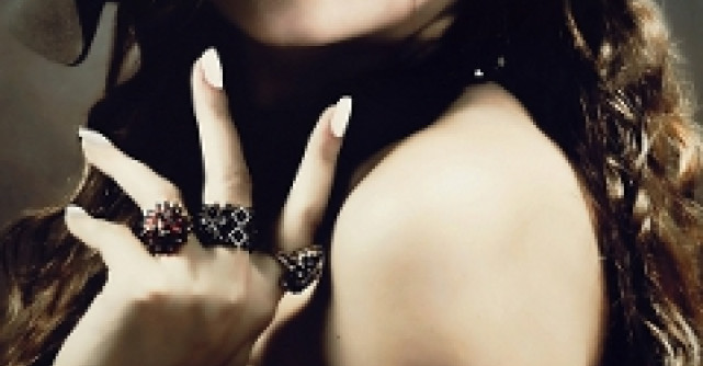 Practic: Unghii cu model de capsune