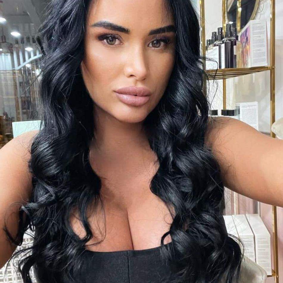 Daniela Crudu, în formă maximă după două sarcini: Vedeta isi etalează silueta pe rețelele de socializare