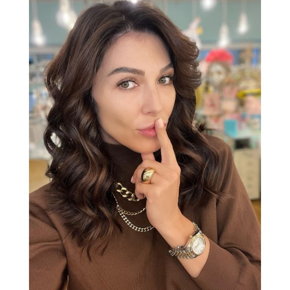 În timp ce Ilinca Vandici anunța despărțirea, Andrei Neacșu era în vacanță alături de o tânără misterioasă