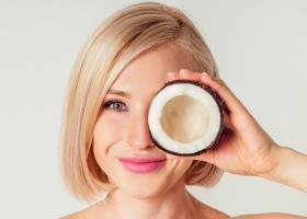 Foloseste produse cu ulei de cocos pentru un păr stralucitor!