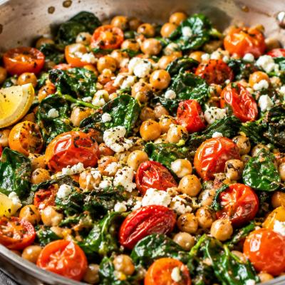 3 Preparate într-o singură tigaie, gata în maximum 20 de minute: puține vase, ingrediente simple și mult gust