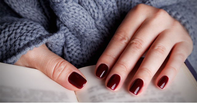 Lacuri de unghii cu aspect de gel