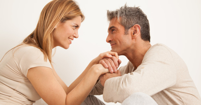 Diferența mare de vârstă între partenerii de cuplu: avantaje și dezavantaje