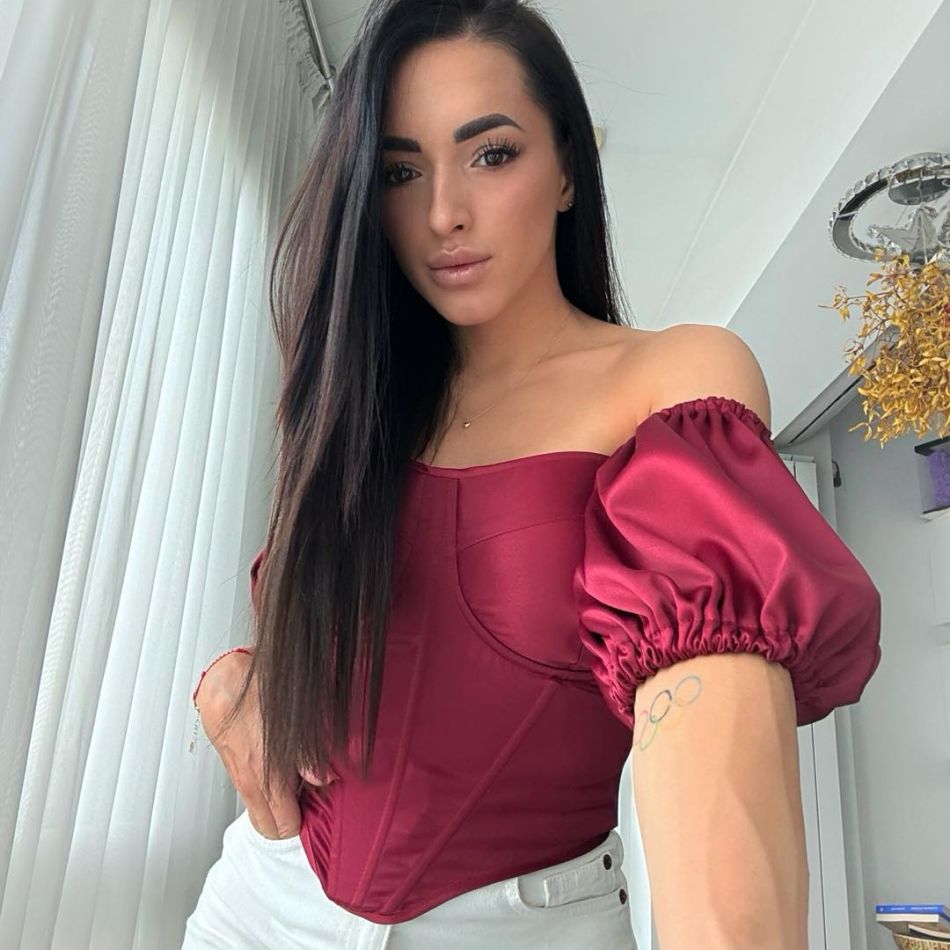 Larisa Iordache s-a logodit în noaptea dintre ani: Pagina 1 din 366 a început cu un sincer DA...