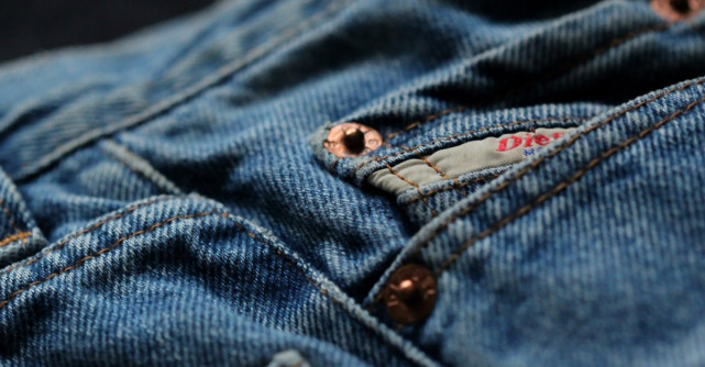 Blugii de damă: Eternul clasic reinventat pentru stil și confort