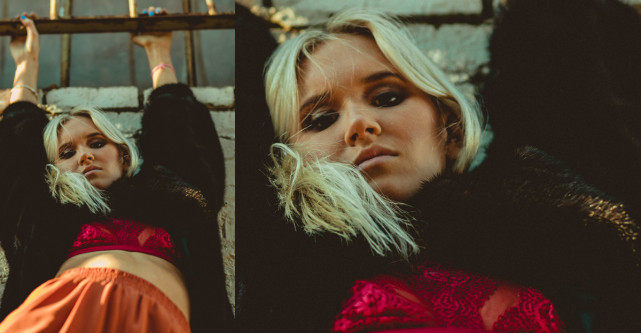 Cele mai prețioase texturi de haine se poartă în ținute de zi toamna aceasta