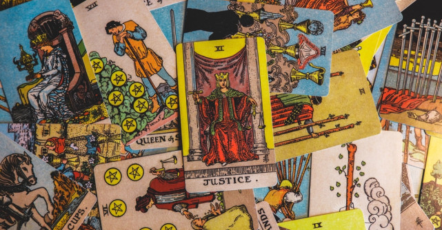 Etalare Tarot: Ghidul complet pentru interpretarea Cărților de Tarot și semnificația lor