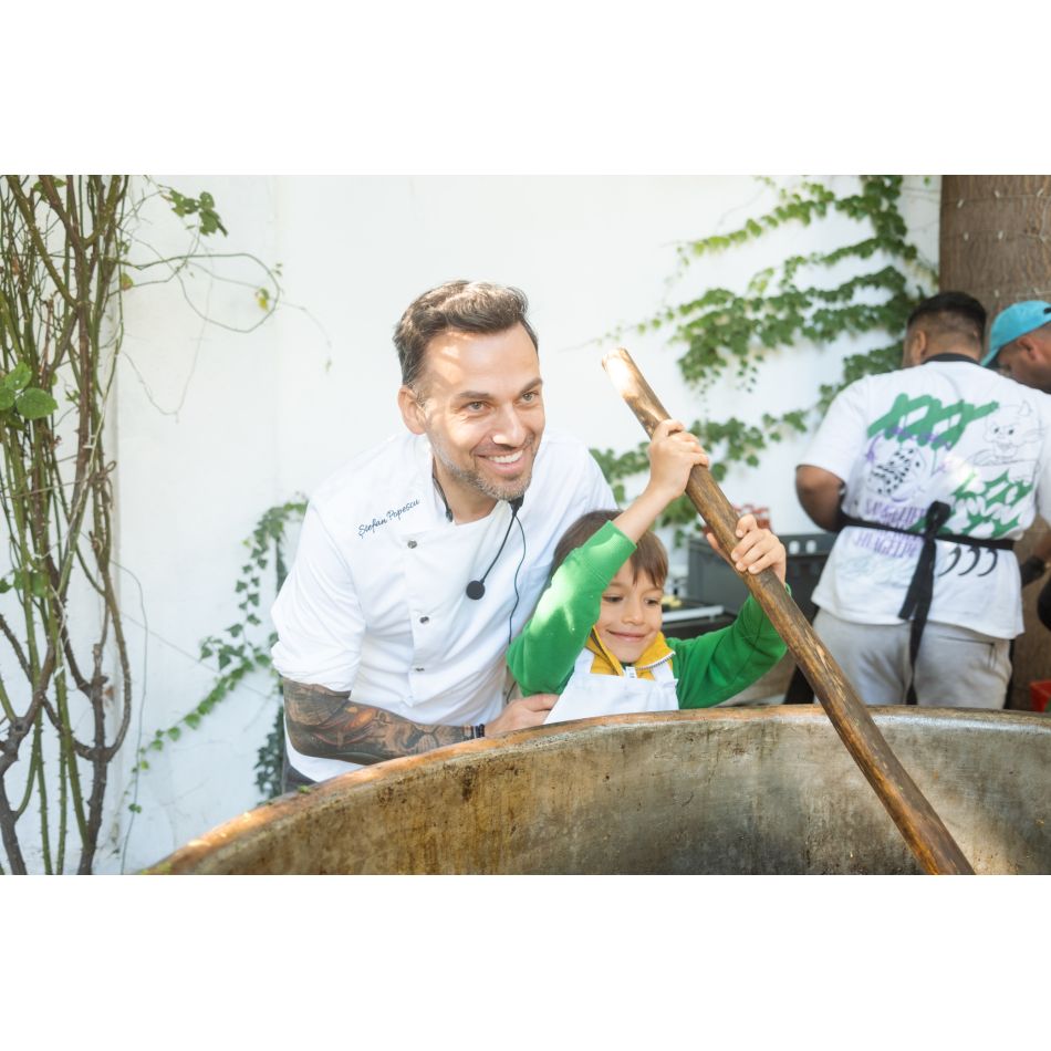 Nestlé a invitat copiii să pregătească cea mai mare supă de legume din România