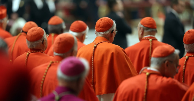  Vaticanul în așteptarea noului Papă. Ce s-a întâmplat în prima zi a conclavului 