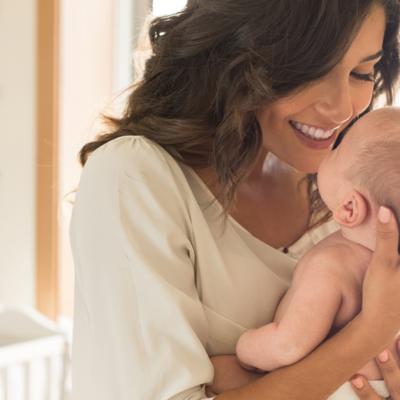 Cum ne purtăm cu bebe în primele săptămâni după naștere? 5 Sfaturi pentru proaspeții părinți