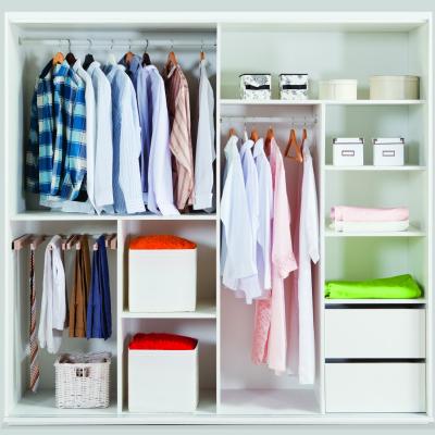 Cum sa iti organizezi garderoba de toamna: cutii si accesorii utile pentru ordonare
