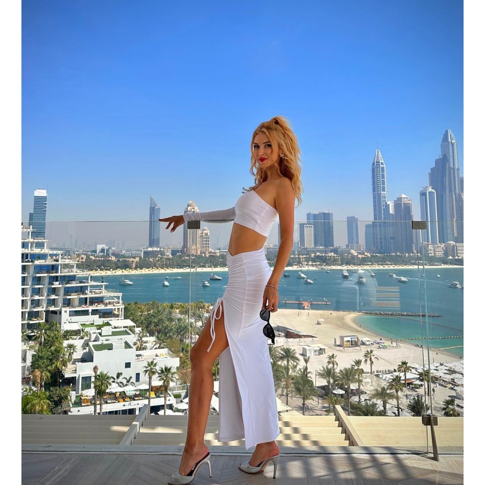 Andreea Bălan, gesturi tandre cu un manechin din Dubai: Știam că știi că într-o zi, noi o să ne iubim oricum...