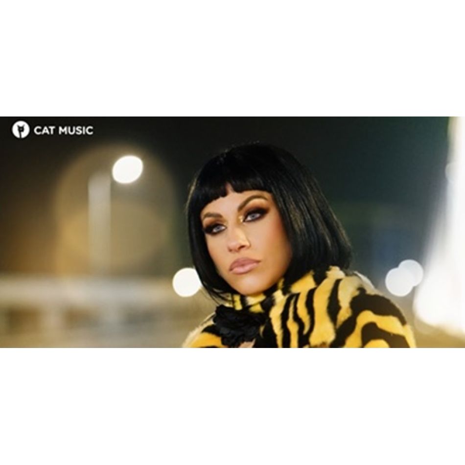 AMNA surprinde publicul cu un nou single și un look wow