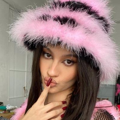 Macarena cu explicații, căci se pare că-i nevoie (din păcate)