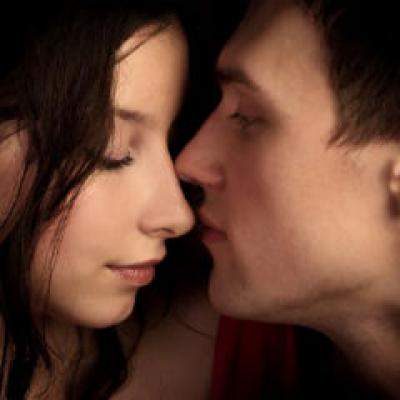 10 trucuri de incercat in pat