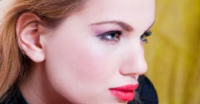 Practic: Poarta hainele de vara si in perioada rece