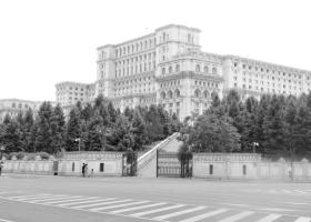 Cum a fost construită Casa Poporului: Zeci de mii de oameni mutați forțat, tuneluri secrete și morți misterioase pe șantier
