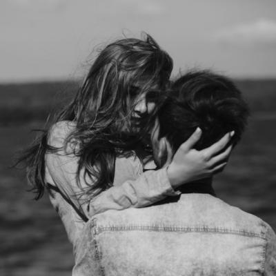  Un tanar a cerut-o in casatorie pe fata visurilor sale. Raspunsul ei? Incredibil