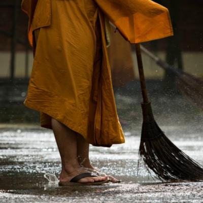 5 Legi spirituale care vor aduce energii pozitive în casa ta (potrivit unui călugăr budist)